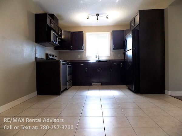 Edmonton 5 bedrooms Duplex for rent. Property photo: 648606-3