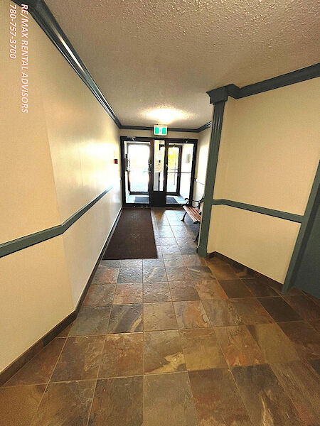 Calgary 2 bedrooms Condo Unit for rent. Property photo: 648632-2