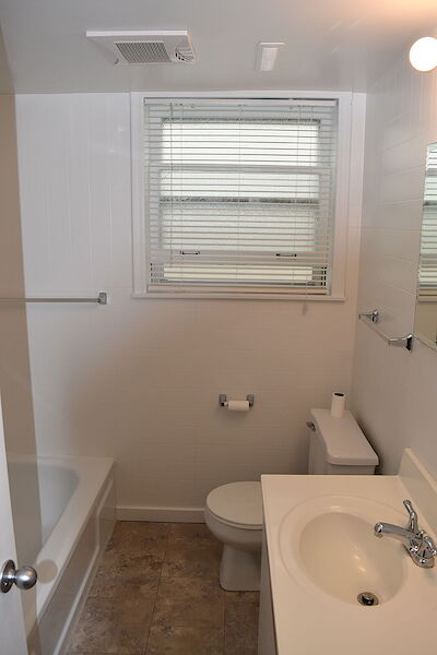 Edmonton 2 bedrooms Basement for rent. Property photo: 648635-3