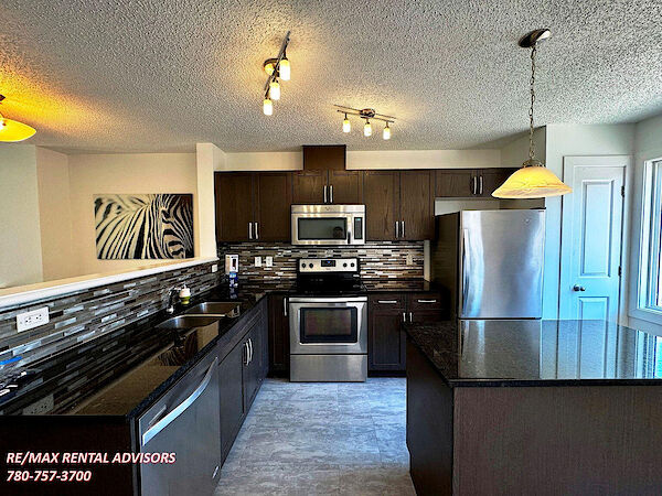 Edmonton 3 bedrooms Townhouse for rent. Property photo: 648641-2