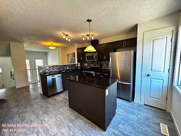 Edmonton 3 bedrooms Townhouse for rent. Property photo: 648641-3