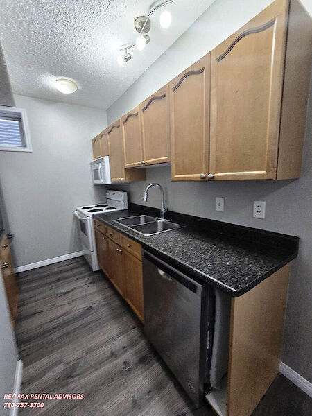 Edmonton 4 bedrooms House for rent. Property photo: 648657-2