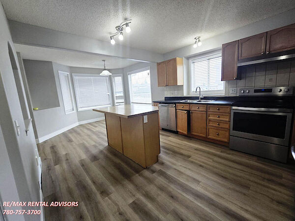 Edmonton 4 bedrooms House for rent. Property photo: 648657-3