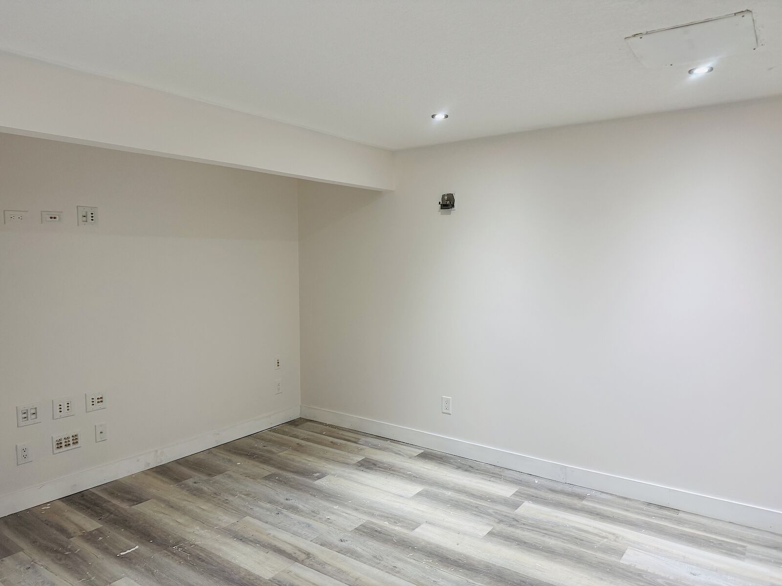 Chestermere 2 bedrooms Basement for rent. Property photo: 648678-1