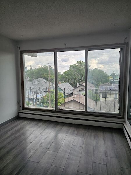 Calgary 2 bedrooms Condo Unit for rent. Property photo: 648680-2