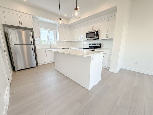 Calgary 4 bedrooms Townhouse for rent. Property photo: 648783-2