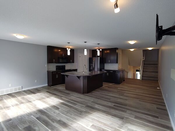 Edmonton 4 bedrooms Duplex for rent. Property photo: 648787-2