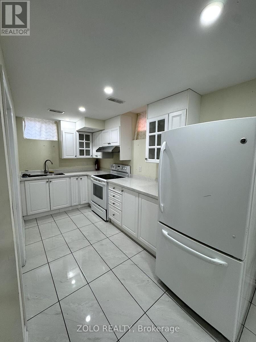 Kitchen Brampton 2 bedrooms Townhouse for rent. Property photo: 648822-1