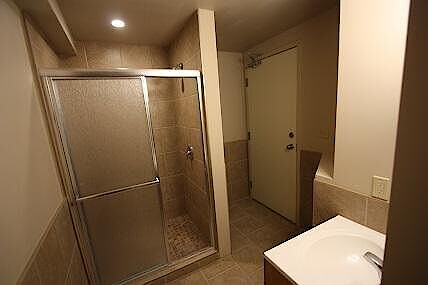 Sarnia studio Room For Rent for rent. Property photo: 648879-3