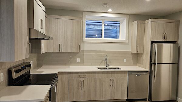 Kitchen Calgary 2 bedrooms Basement for rent. Property photo: 648882-2