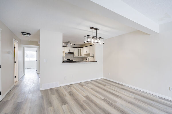 Edmonton 4 bedrooms Townhouse for rent. Property photo: 648883-3