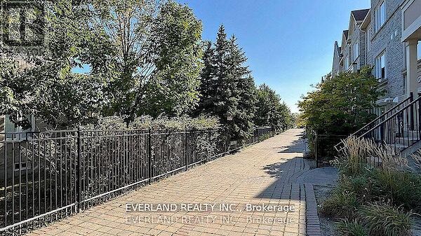 Mississauga 2 bedrooms Townhouse for rent. Property photo: 648914-2