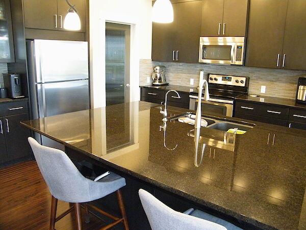 Calgary 4 bedrooms House for rent. Property photo: 648929-3