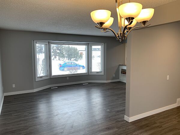 Edmonton 3 bedrooms Main Floor for rent. Property photo: 649078-2