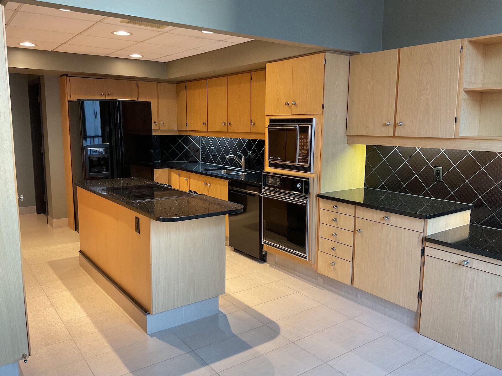 Edmonton 2 + Den bedrooms Condo Unit for rent. Property photo: 649317-1
