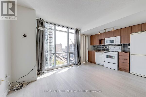 Toronto 1 bedroom Apartment for rent. Property photo: 649327-2