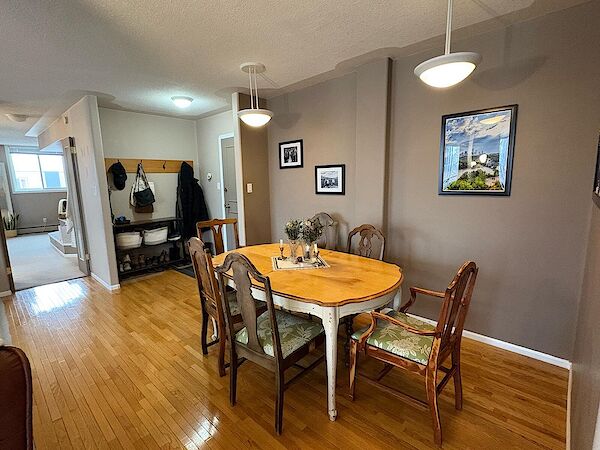 Calgary 2 + Den bedrooms Apartment for rent. Property photo: 649365-3