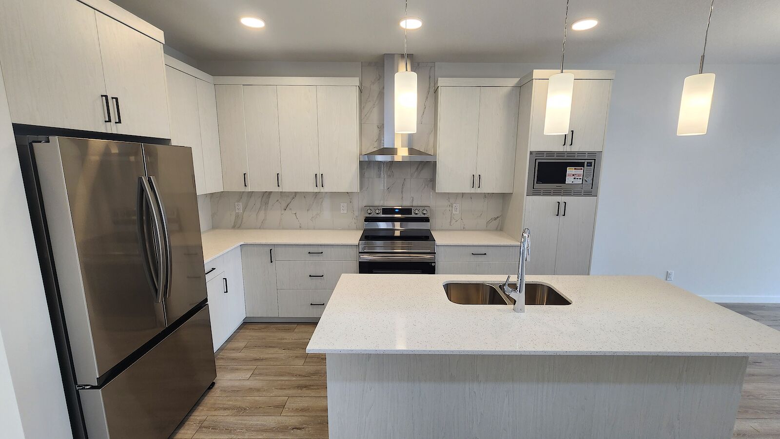 Calgary 3 + Den bedrooms Main Floor for rent. Property photo: 649408-1