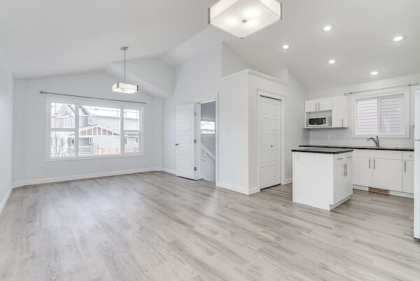 Edmonton 3 bedrooms Main Floor for rent. Property photo: 649409-2