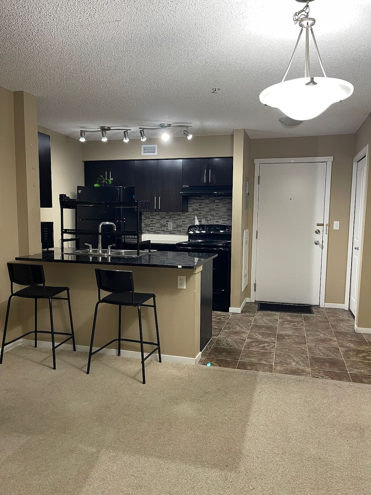 Edmonton 2 + Den bedrooms Condo Unit for rent. Property photo: 649471-1