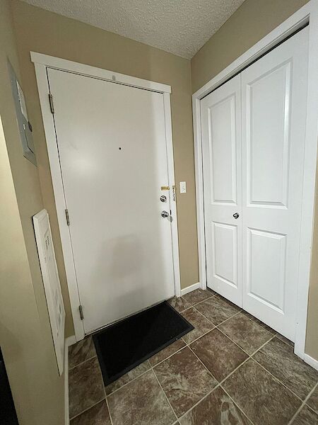 Edmonton 2 + Den bedrooms Condo Unit for rent. Property photo: 649471-2