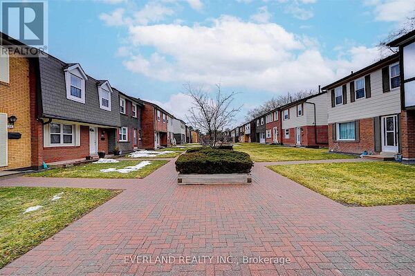 Toronto 4 bedrooms Townhouse for rent. Property photo: 649540-2