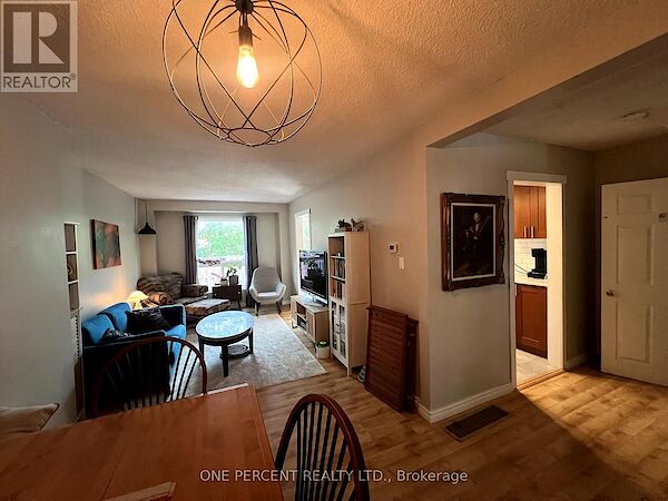 Oshawa 3 bedrooms Townhouse for rent. Property photo: 649541-2