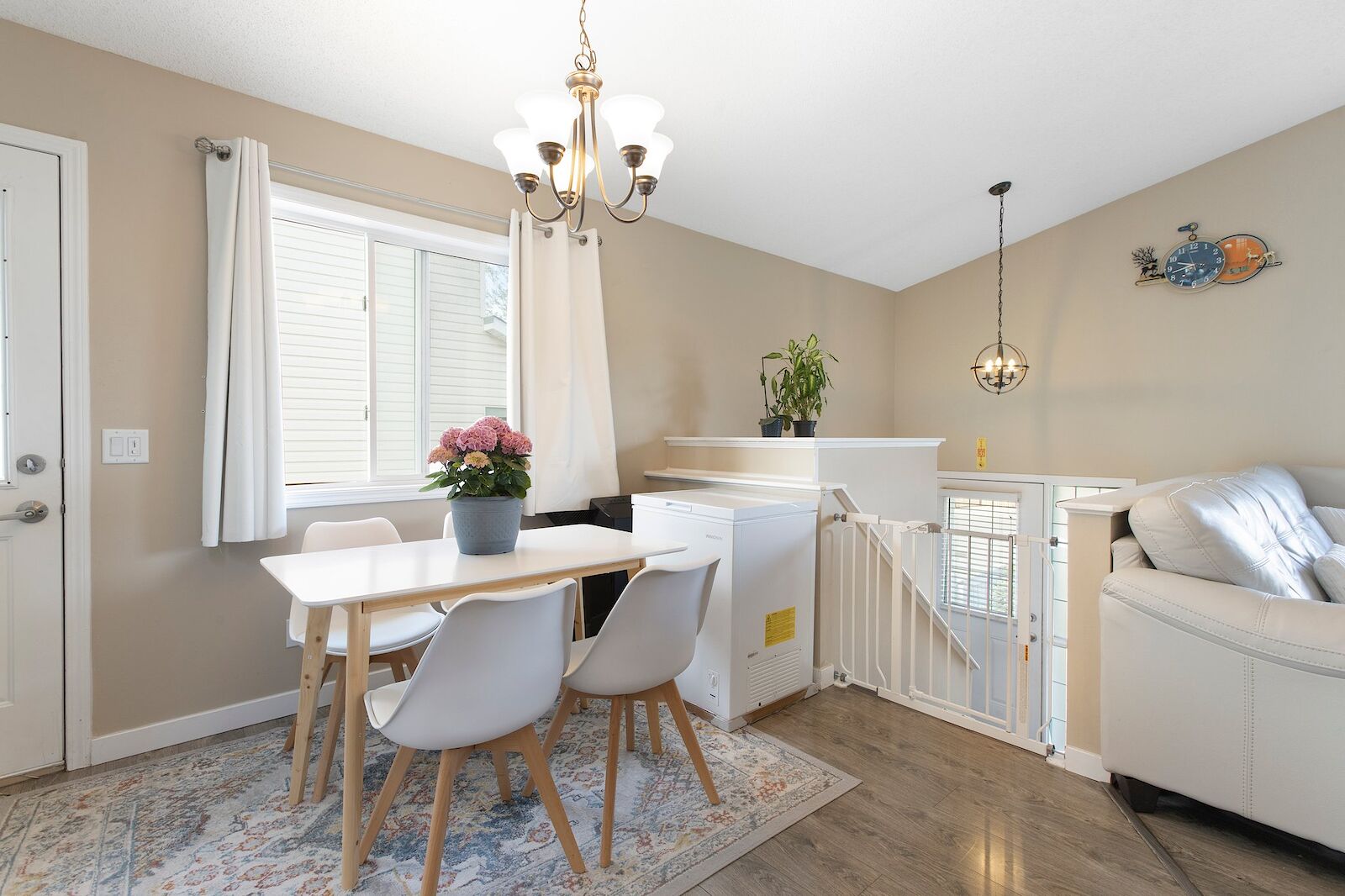 Calgary 2 bedrooms Main Floor for rent. Property photo: 649579-1
