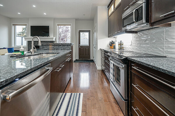 Calgary 4 + Den bedrooms House for rent. Property photo: 649586-3