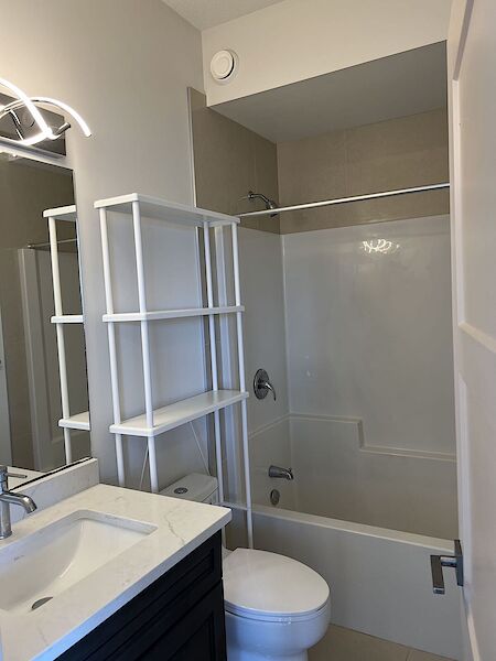 Edmonton 2 bedrooms Condo Unit for rent. Property photo: 649592-3