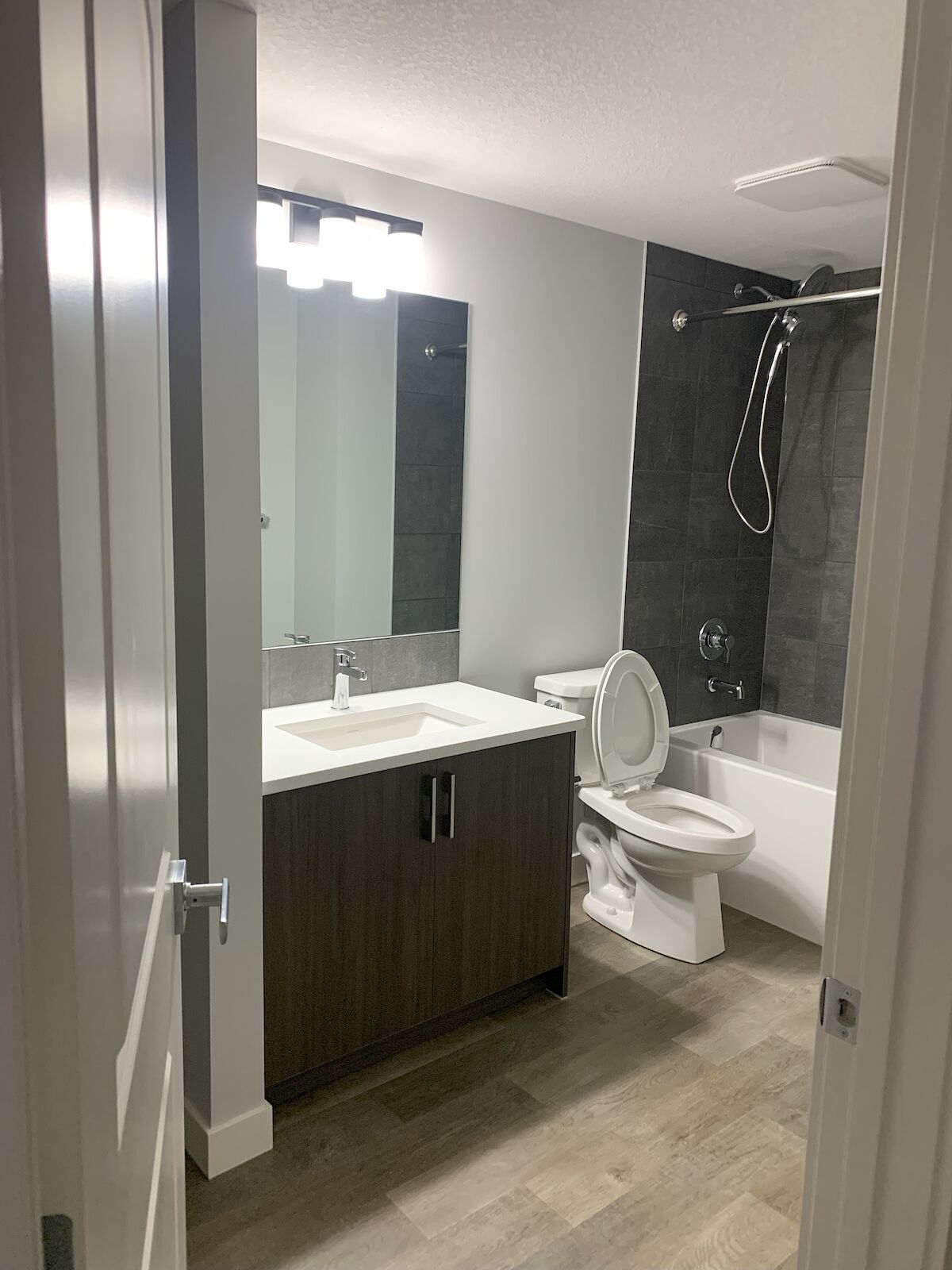 Calgary 2 bedrooms Basement for rent. Property photo: 650416-1