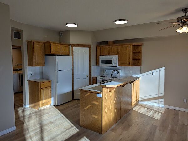 Strathmore 2 bedrooms Townhouse for rent. Property photo: 652546-2