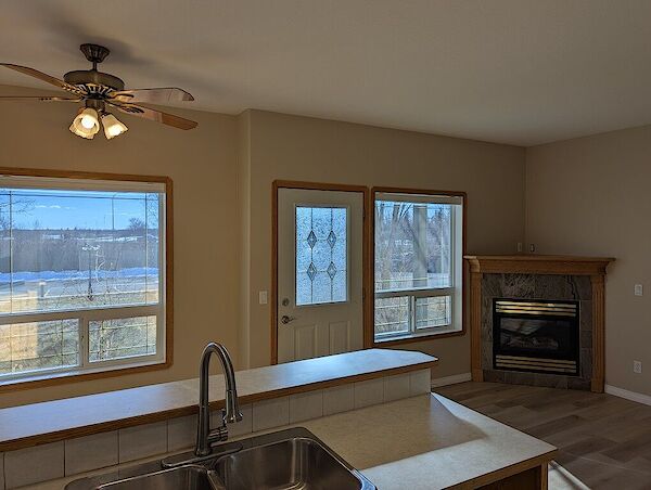 Strathmore 2 bedrooms Townhouse for rent. Property photo: 652546-3