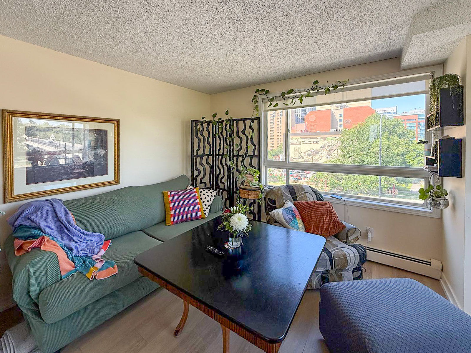 Calgary 1 bedroom Condo Unit for rent. Property photo: 65884-1