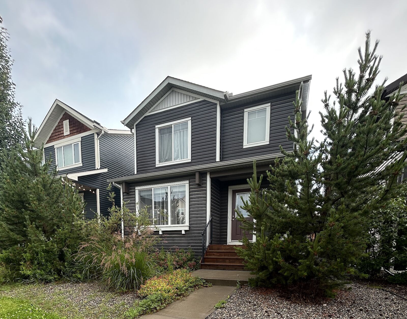 Cochrane 3 bedrooms Main Floor for rent. Property photo: 659870-1