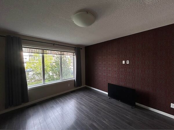 Cochrane 3 bedrooms Main Floor for rent. Property photo: 659870-3