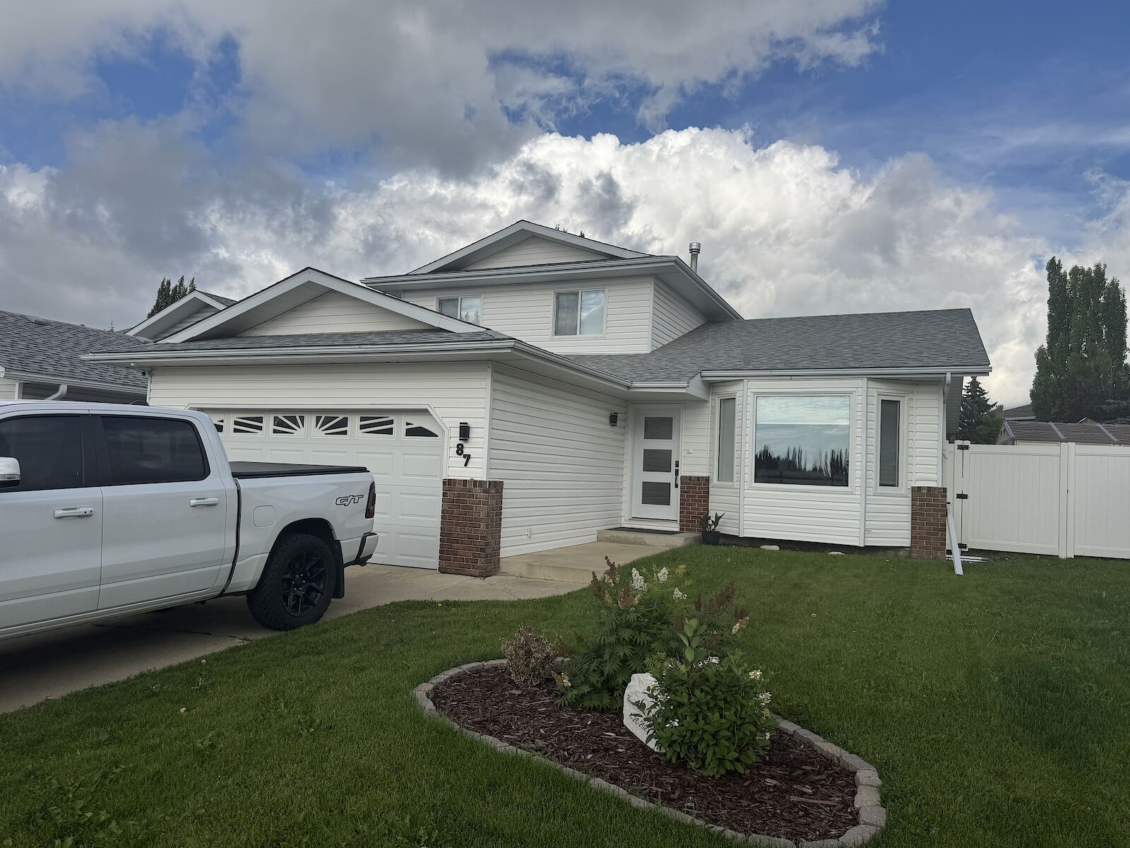 Red Deer Pet Friendly Townhouse For Rent | Deer Park Village | Fully ...