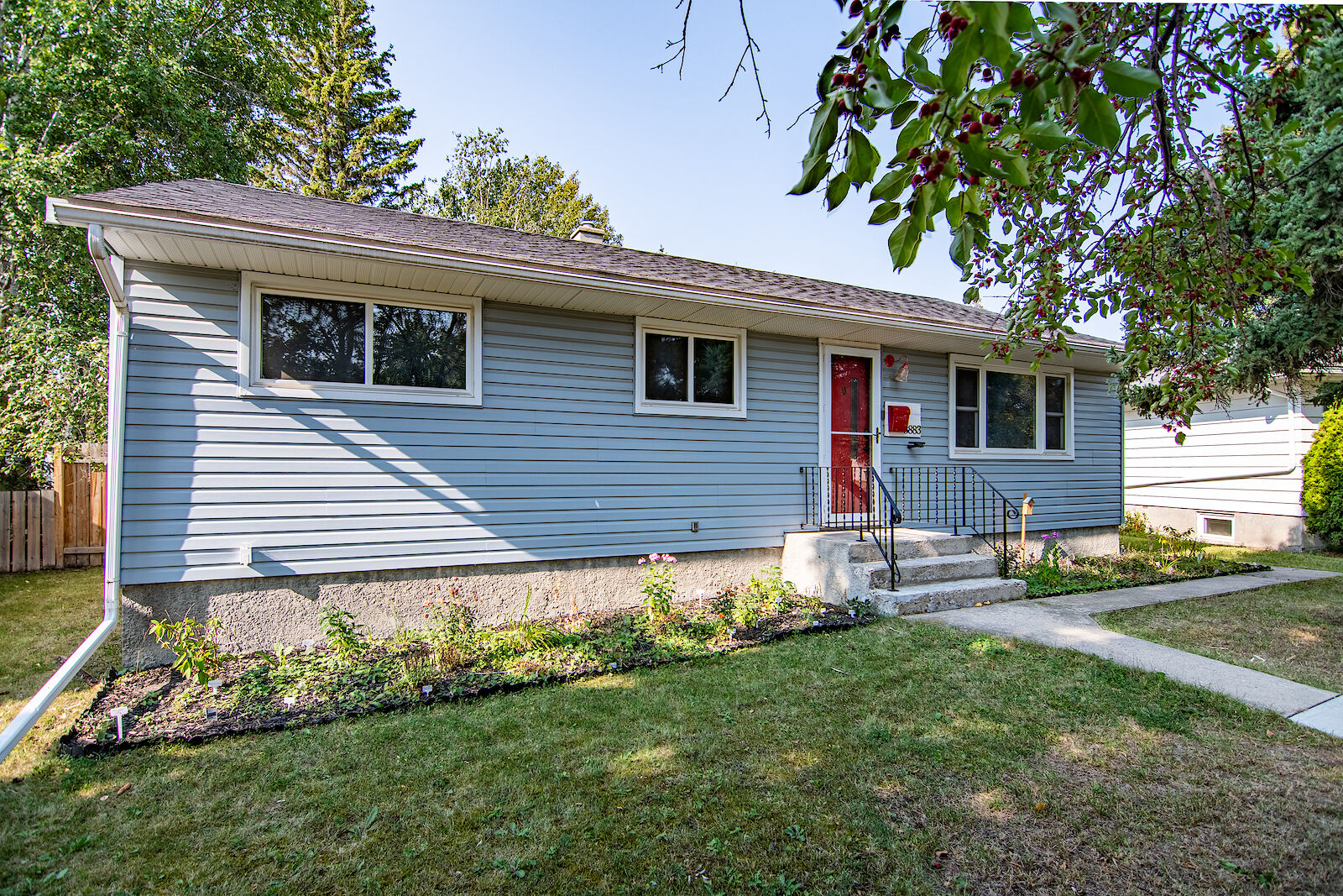 Red Deer Pet Friendly House For Rent | Eastview | Full house with ...