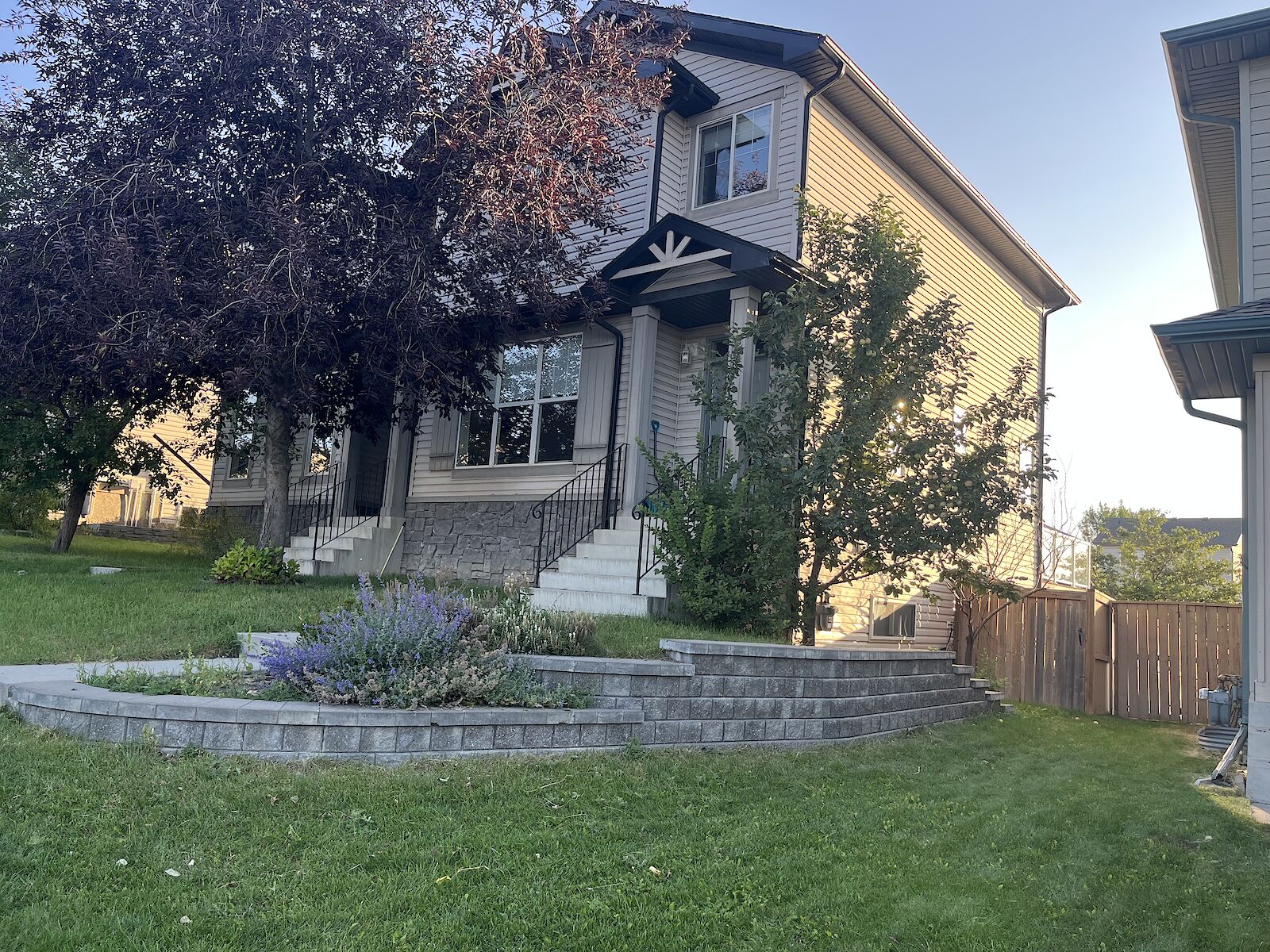 Calgary 3 bedrooms Duplex for rent. Property photo: 667969-1