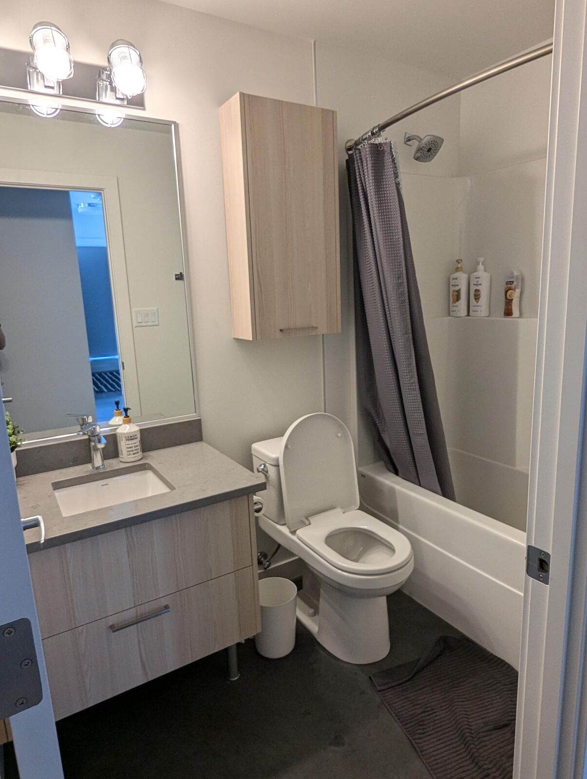 Calgary 2 bedrooms Condo Unit for rent. Property photo: 668470-1