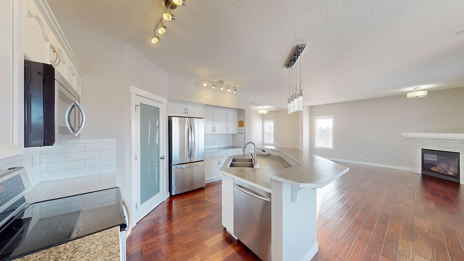 Calgary 3 bedrooms House for rent. Property photo: 669854-1