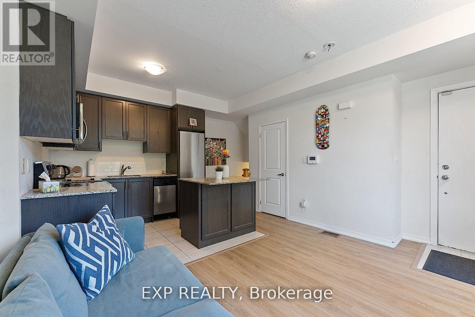 Toronto 2 bedrooms Townhouse for rent. Property photo: 670869-1