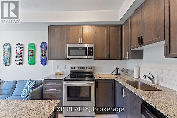 Toronto 2 bedrooms Townhouse for rent. Property photo: 670869-2