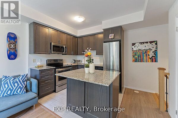 Toronto 2 bedrooms Townhouse for rent. Property photo: 670869-3