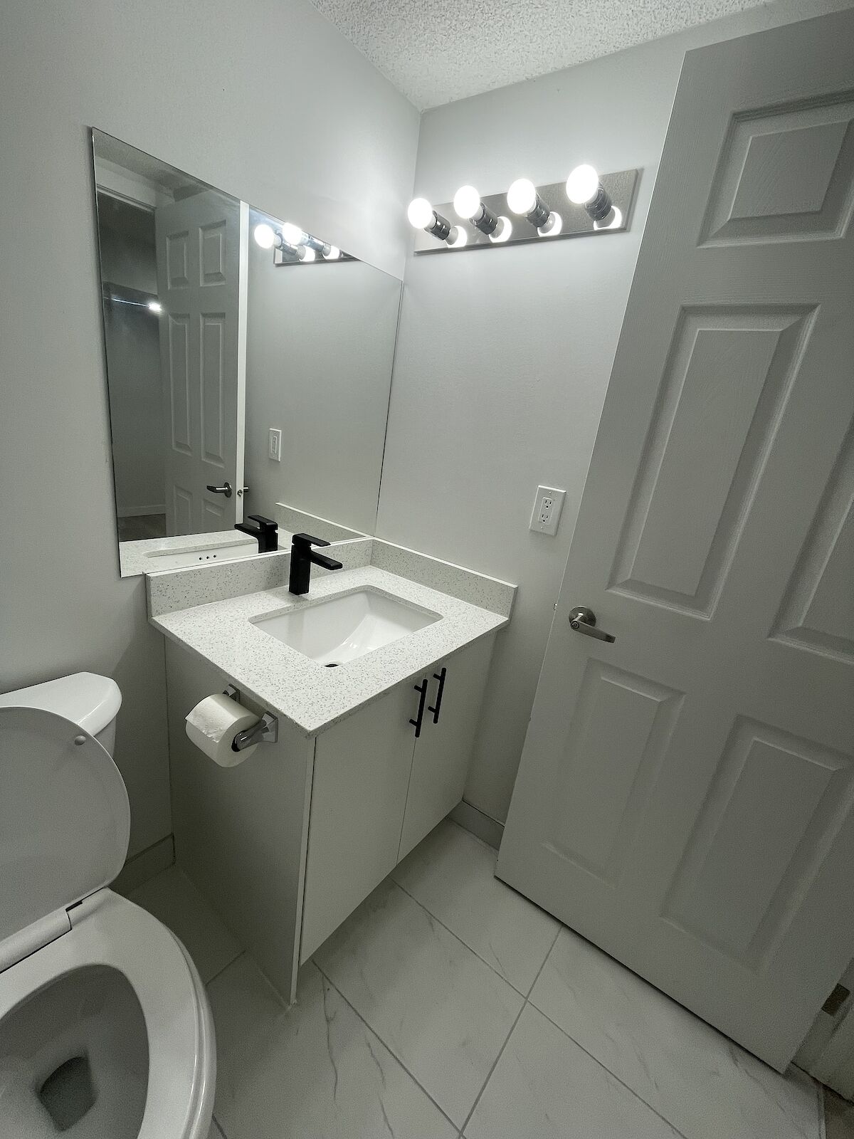 Calgary 2 bedrooms Basement for rent. Property photo: 671269-1