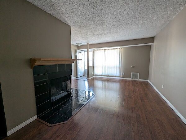 Edmonton 3 bedrooms Townhouse for rent. Property photo: 671963-3