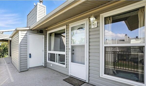 Edmonton 3 bedrooms Townhouse for rent. Property photo: 671963-2