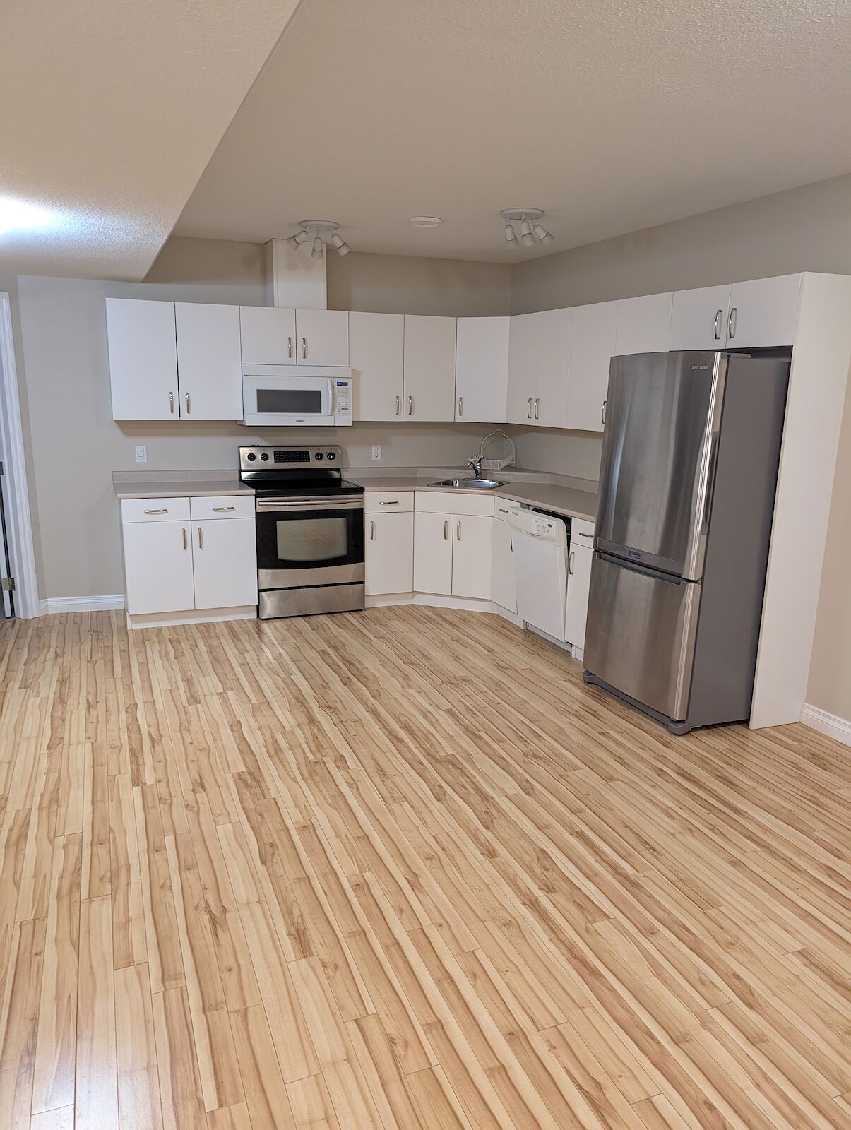 Edmonton 1 bedroom Basement for rent. Property photo: 672725-1