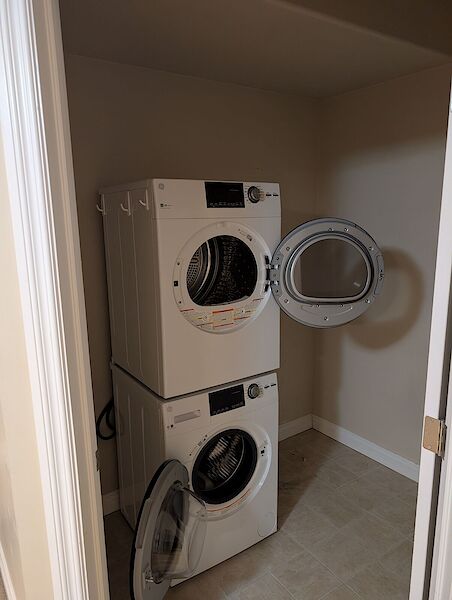 Edmonton 1 bedroom Basement for rent. Property photo: 672725-2