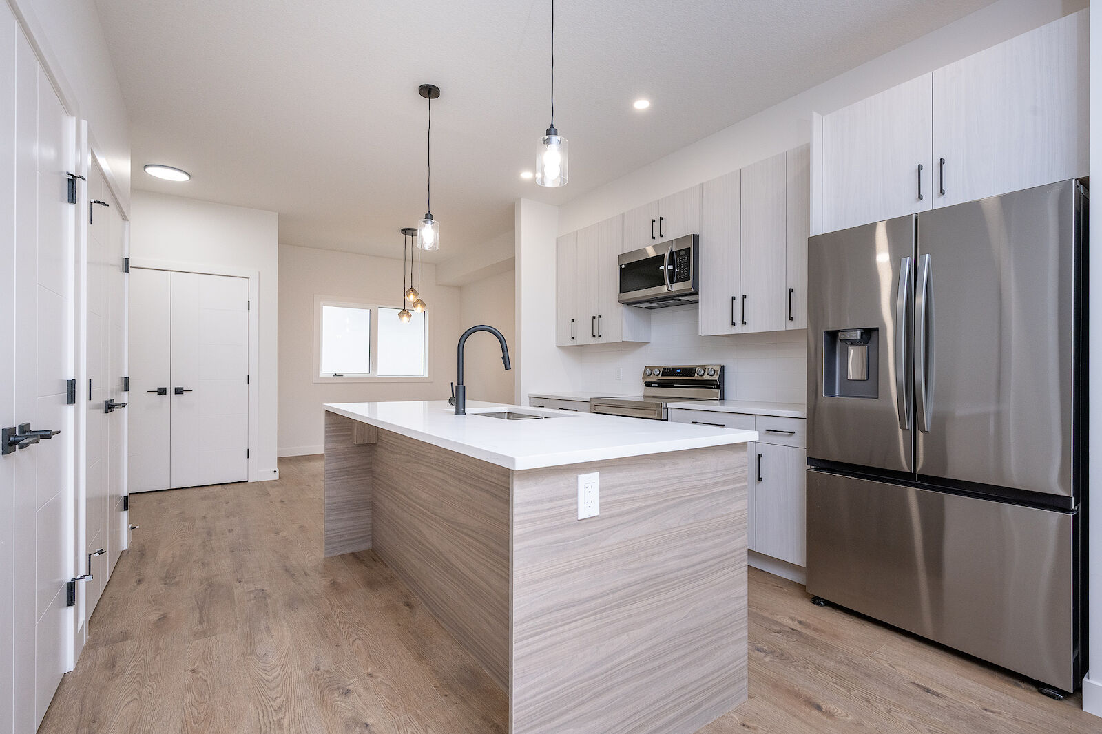 Calgary 3 bedrooms Townhouse for rent. Property photo: 674688-1